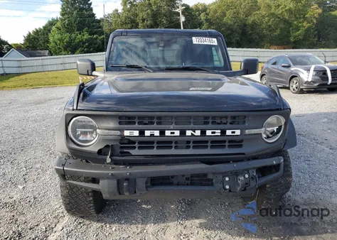 2022 Ford Bronco Base z USA, uszkodzony, nr VIN 1FMEE5DP5NLB04383